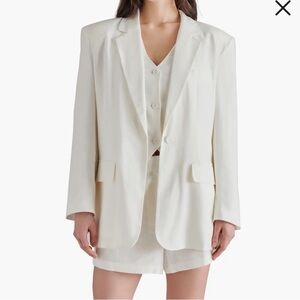 New with tags Steve Madden oversized linen Imaan blazer in white. Size M.